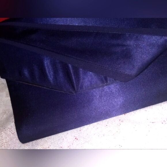 WHITTALL & SHON CLUTCH PURSE - Picture 2 of 7